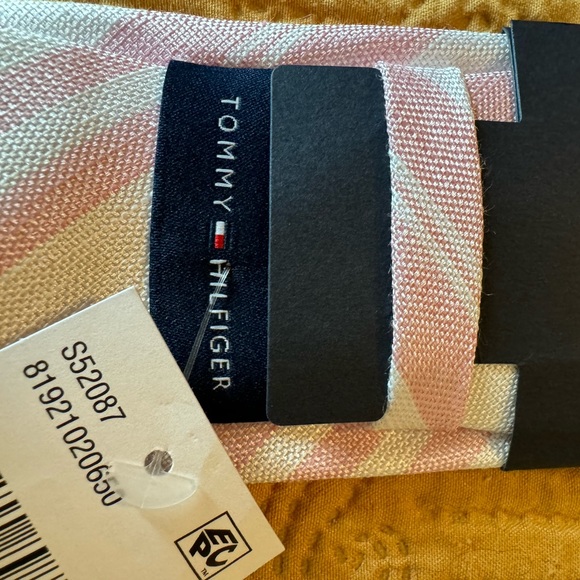 NWT TOMMY HILFIGER Men’s Tie. Pink and White Stripe MSRP $69.50  New - Picture 4 of 7
